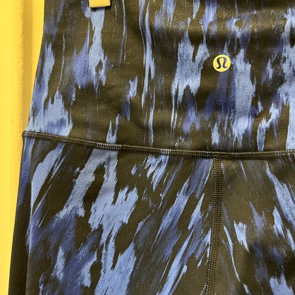 Lululemon Wunder Under Crop - Picture 4 of 5